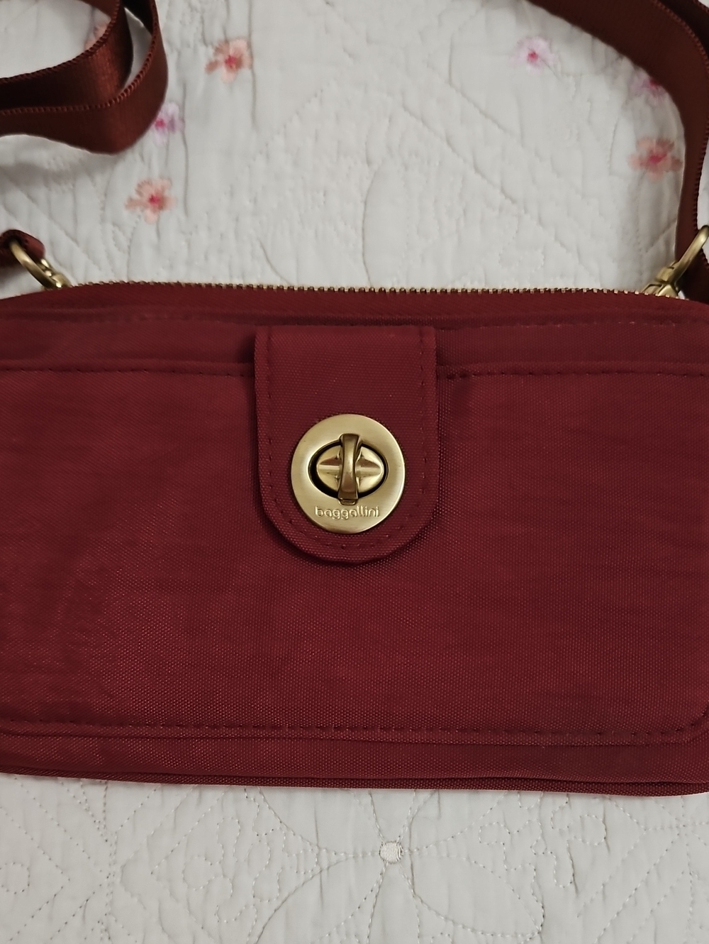 Baggallini Maroon Crossbody Lightweight Everyday RFID Shoulder Bag Wallet 8x5 - Picture 2 of 8
